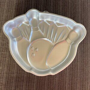 Wilton Bowling A "Strike" Cake Pan